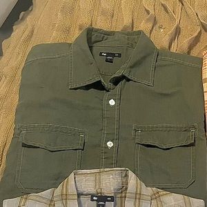 GAP mens button down shirt